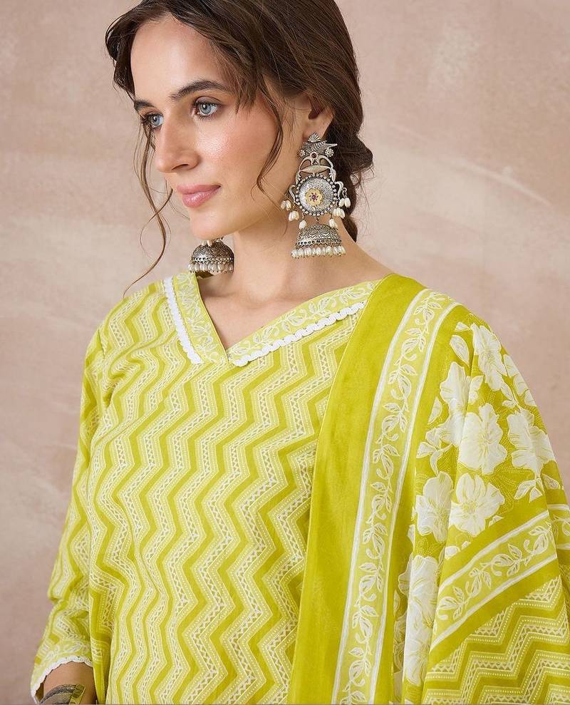 Women Printed Regular Pure Cotton Kurta with Trousers & With Dupatta