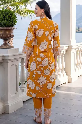 Women Ethnic Motifs Printed Regular Pure Cotton Kurta with Trousers