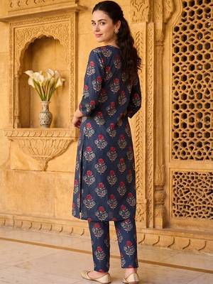 Women Floral Printed Regular Pure Cotton Kurta with Trousers 4