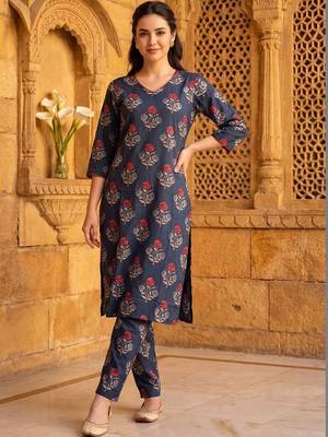 Women Floral Printed Regular Pure Cotton Kurta with Trousers 1