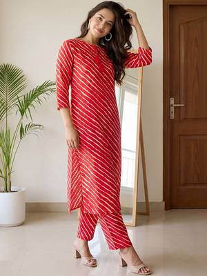 Women Printed Regular Kurta with Trousers 1