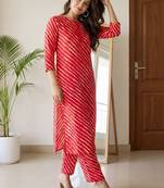 Women Printed Regular Kurta with Trousers