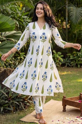 Women Ethnic Motifs Printed Regular Pure Cotton Kurta with Trousers