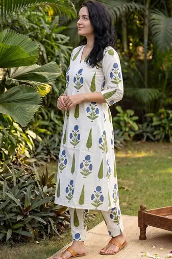 Women Ethnic Motifs Printed Regular Pure Cotton Kurta with Trousers
