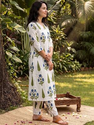 Women Ethnic Motifs Printed Regular Pure Cotton Kurta with Trousers 6