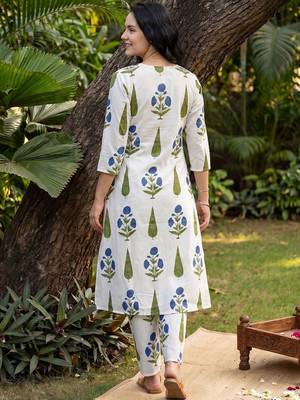 Women Ethnic Motifs Printed Regular Pure Cotton Kurta with Trousers 7