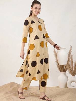 Women Printed Regular Pure Cotton Kurta with Trousers 1