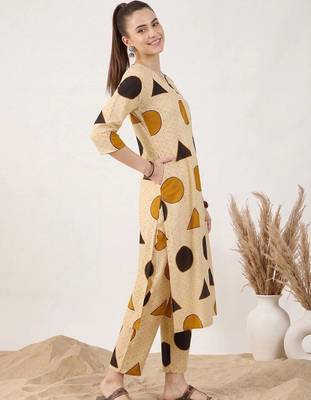 Women Printed Regular Pure Cotton Kurta with Trousers 3