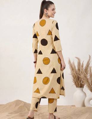Women Printed Regular Pure Cotton Kurta with Trousers 4