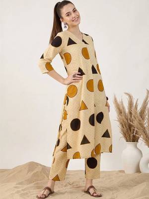 Women Printed Regular Pure Cotton Kurta with Trousers 6