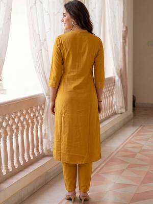 Women Regular Thread Work Kurta with Trousers 4