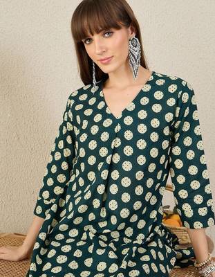 Polka Dots Printed Pleated V-Neck A-Line Pure Cotton Kurta with Trousers 2