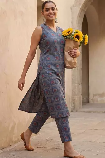 Women Printed Regular Pure Cotton Kurta with Trousers