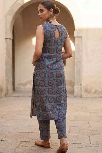 Women Printed Regular Pure Cotton Kurta with Trousers