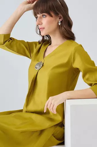 Women Regular Liva Kurta with Trousers