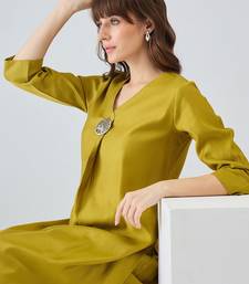 Women Regular Liva Kurta with Trousers