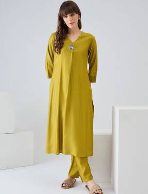 Women Regular Liva Kurta with Trousers 1