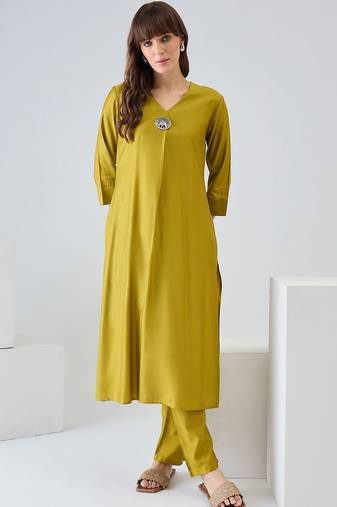 Women Regular Liva Kurta with Trousers