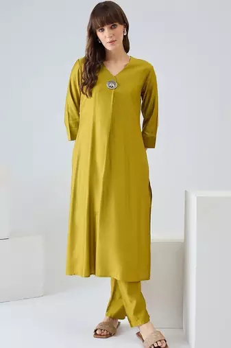 Women Regular Liva Kurta with Trousers