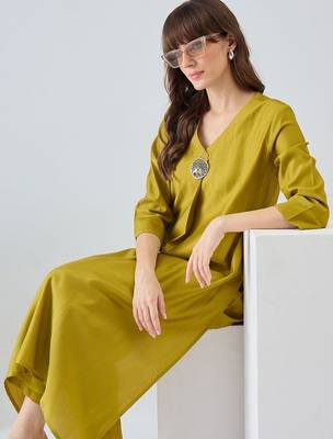 Women Regular Liva Kurta with Trousers 6
