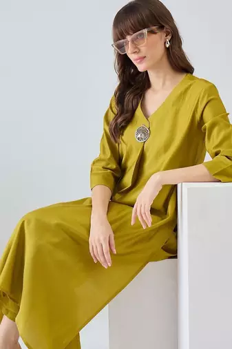 Women Regular Liva Kurta with Trousers