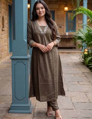Women Ethnic Motifs Embroidered Regular Thread Work Kurta with Trousers 6