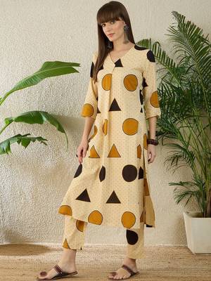 Women Printed Regular Pure Cotton Kurta with Trousers 1