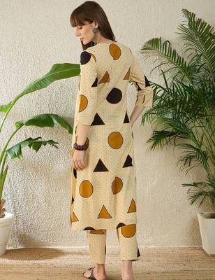 Women Printed Regular Pure Cotton Kurta with Trousers 6