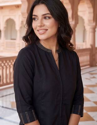 Women Regular Thread Work Kurta with Trousers 2