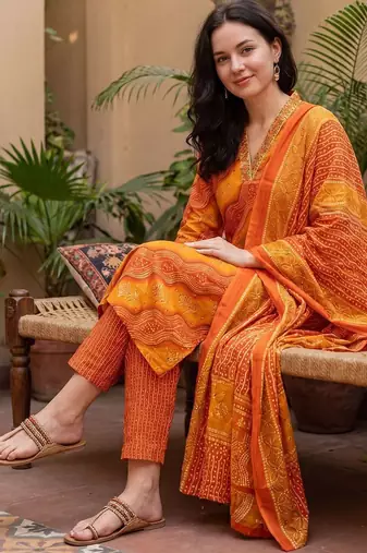 Women Ethnic Motifs Printed Regular Thread Work Kurta with Trousers & With Dupatta
