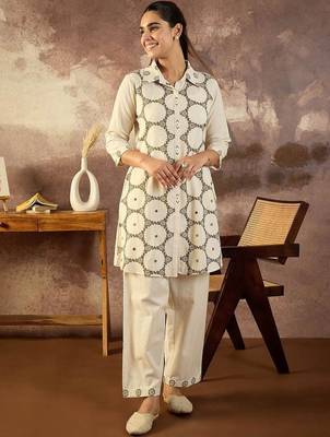 Geometric Printed Shirt Collar A-Line Kurta With Trousers 3