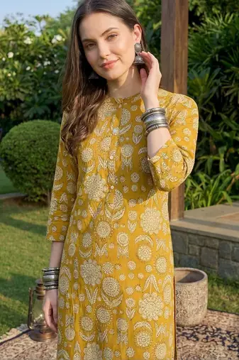 Women Ethnic Motifs Printed Regular Pure Cotton Kurta with Trousers