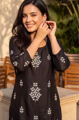 Women Ethnic Motifs Embroidered Regular Thread Work Kurta with Trousers & With Dupatta