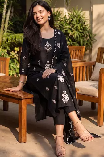Women Ethnic Motifs Embroidered Regular Thread Work Kurta with Trousers & With Dupatta