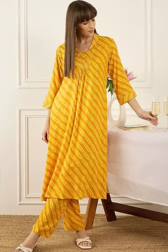 Women Leheriya Printed Kurta With Trousers