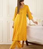 Women Leheriya Printed Kurta With Trousers