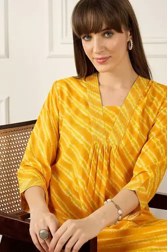 Women Leheriya Printed Kurta With Trousers