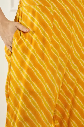Women Leheriya Printed Kurta With Trousers