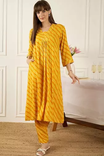 Women Leheriya Printed Kurta With Trousers
