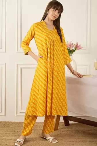 Women Leheriya Printed Kurta With Trousers