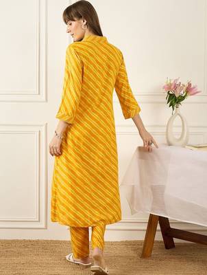Women Leheriya Printed Kurta With Trousers 7