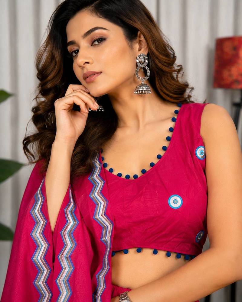 Rani Pink Embroidery and sequins And Aari mirror Silk Blend Lahenga Choli Set 