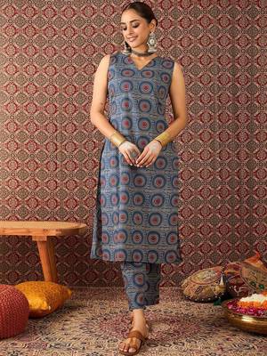 Women Printed Regular Pure Cotton Kurta with Trousers 3