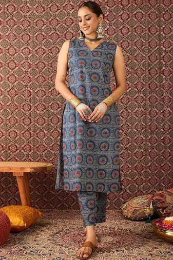 Women Printed Regular Pure Cotton Kurta with Trousers