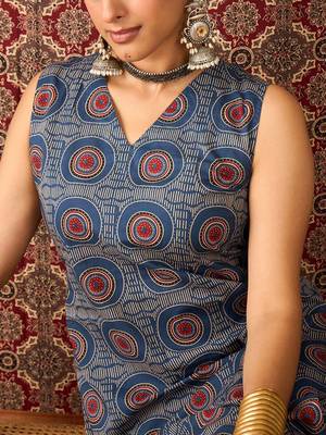 Women Printed Regular Pure Cotton Kurta with Trousers 4