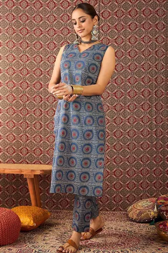 Women Printed Regular Pure Cotton Kurta with Trousers