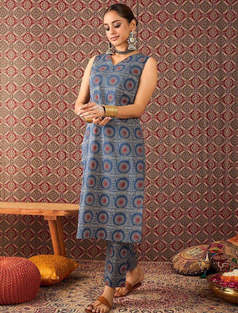 Women Printed Regular Pure Cotton Kurta with Trousers