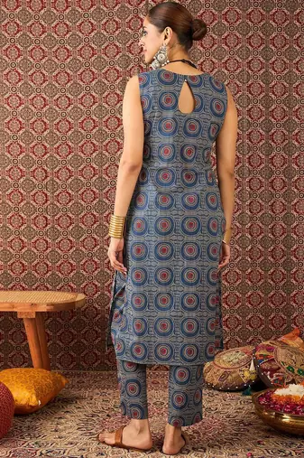 Women Printed Regular Pure Cotton Kurta with Trousers