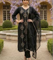 Women Ethnic Motifs Embroidered Regular Thread Work Liva Kurta with Trousers & With Dupatta