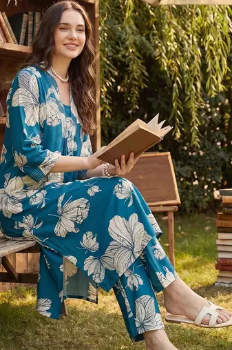 Women Floral Printed Regular Kurta with Trousers